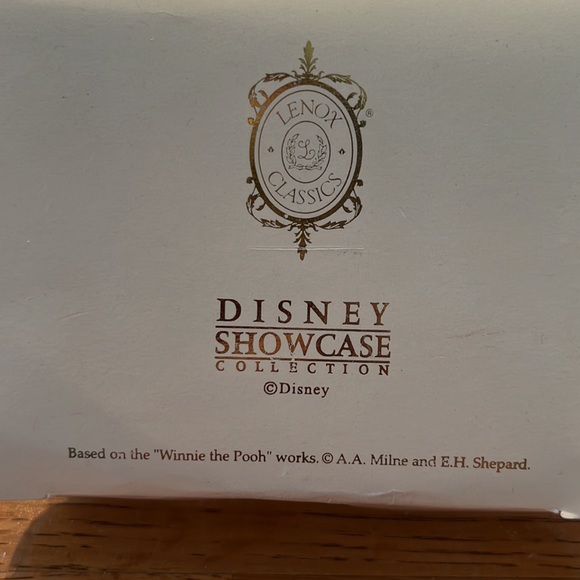 LENOX ANNUAL 2001 WINNIE THE POOH ORNAMENT - Picture 7 of 7